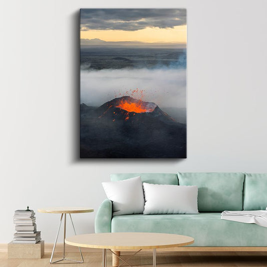 Yanardağ Patlaması - Doğanın Ateşli Gücünün Muhteşem Görüntüsü Kanvas Tablo
