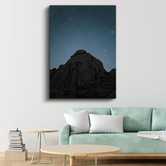 Yıldızlı Zirve - Gece Gökyüzü Altında Heybetli Kaya Formasyonu Kanvas Tablo