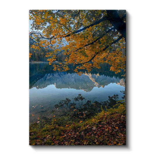 Sonbahar Gölü - Altın Yapraklar ve Dağ Yansımaları Kanvas Tablo