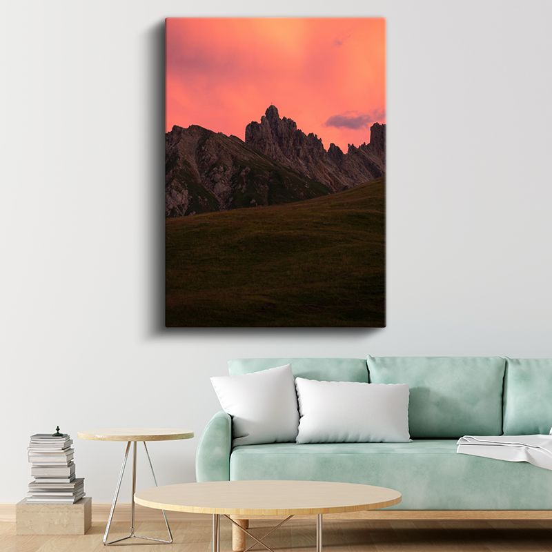 Alacakaranlık Dağları - Pembe Gökyüzü Altında Yükselen Kayalıklar Kanvas Tablo