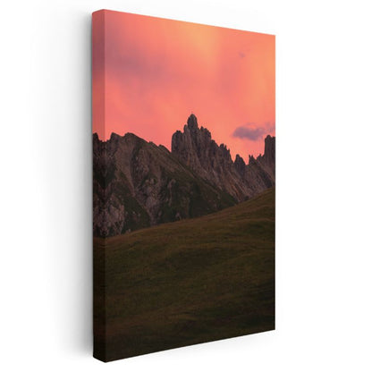 Alacakaranlık Dağları - Pembe Gökyüzü Altında Yükselen Kayalıklar Kanvas Tablo