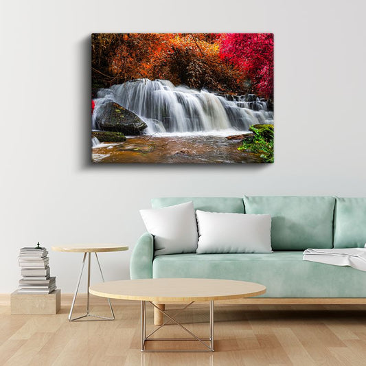 Sonbahar Şelalesi - Renkli Yapraklar Arasında Su Akışı Kanvas Tablo