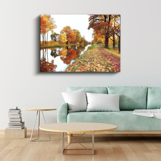 Sonbahar Patikası - Turuncu Yapraklarla Kaplı Nehir Kenarı Kanvas Tablo