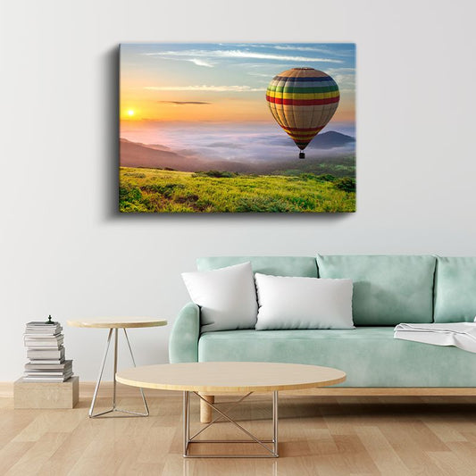 Sis Üstünde Yolculuk - Gün Doğumunda Renkli Sıcak Hava Balonu Kanvas Tablo