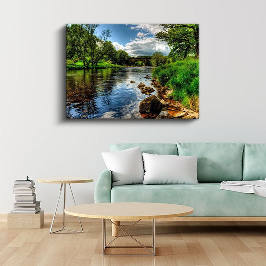 Taş Köprü - Yemyeşil Doğada Akan Nehir Kanvas Tablo
