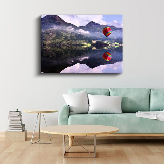 Sıcak Hava Balonu - Dağlar Arasında Renkli Yolculuk Kanvas Tablo