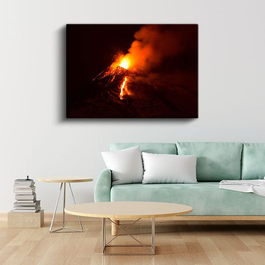 Yanardağ Patlaması - Gecenin Karanlığında Dans Eden Lavlar Kanvas Tablo