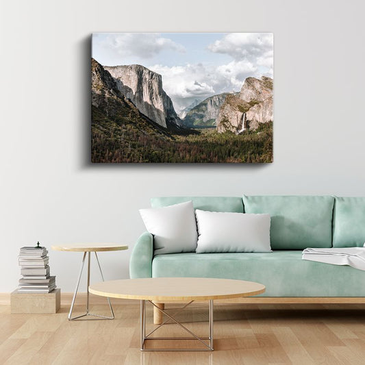 Yosemite Vadisi - İhtişamlı Kayalıklar ve Şelale Kanvas Tablo