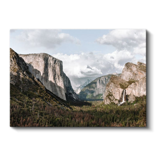 Yosemite Vadisi - İhtişamlı Kayalıklar ve Şelale Kanvas Tablo