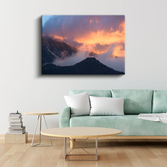 Alacakaranlık Dağları - Ateş Renkli Bulutlar ve Sis Kanvas Tablo