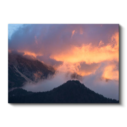 Alacakaranlık Dağları - Ateş Renkli Bulutlar ve Sis Kanvas Tablo