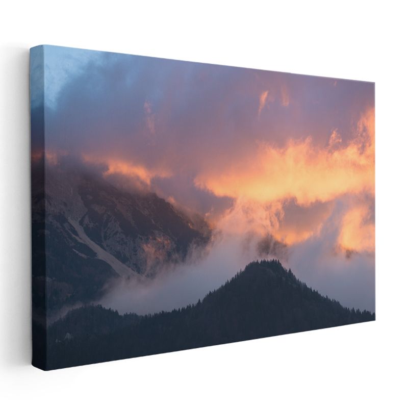 Alacakaranlık Dağları - Ateş Renkli Bulutlar ve Sis Kanvas Tablo