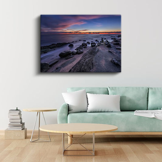 Taşlı Sahil - Gün Batımında Durgun Deniz Kanvas Tablo
