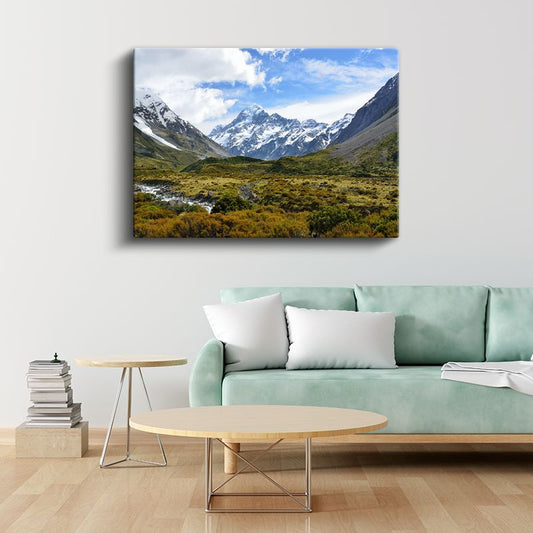 Alp Vadisi - Karlı Zirveler ve Yeşil Çayırların Buluşması Kanvas Tablo