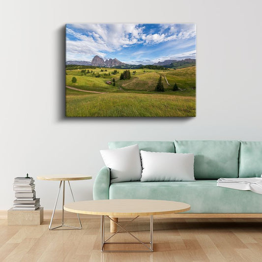 Yeşil Çayırlar - Dağların Gölgesinde Huzur Dolu Manzara Kanvas Tablo