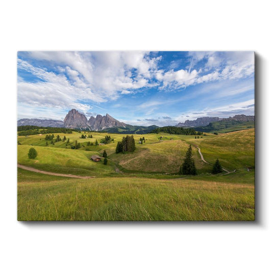 Yeşil Çayırlar - Dağların Gölgesinde Huzur Dolu Manzara Kanvas Tablo