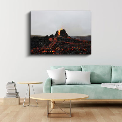 Aktif Volkan - Püsküren Lav ve Kızıl Akıntılar Kanvas Tablo