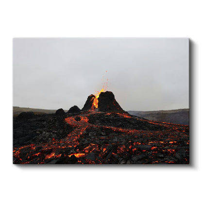 Aktif Volkan - Püsküren Lav ve Kızıl Akıntılar Kanvas Tablo