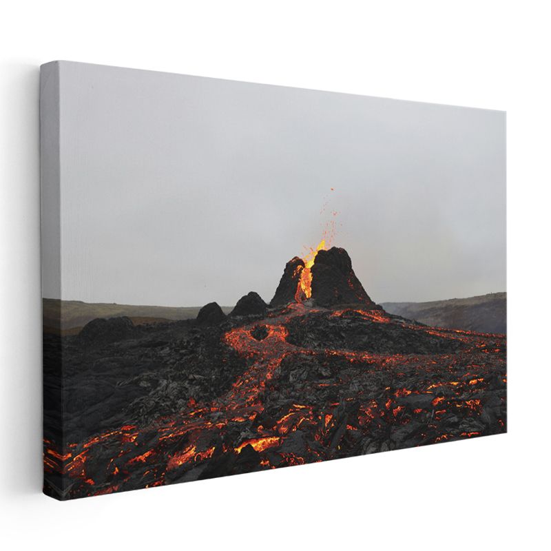 Aktif Volkan - Püsküren Lav ve Kızıl Akıntılar Kanvas Tablo