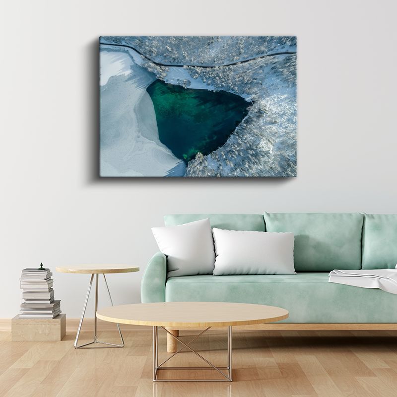 Zümrüt Göl - Karlı Ormanlar Arasında Saklı Cennet Kanvas Tablo