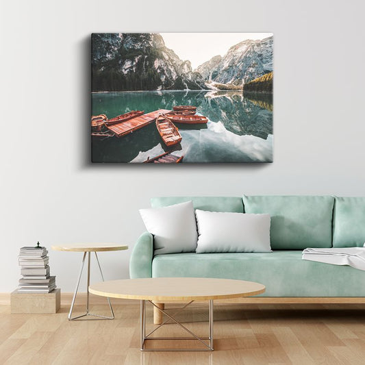 Dağ Gölü - Ahşap Tekneler ve Turkuaz Sular Kanvas Tablo
