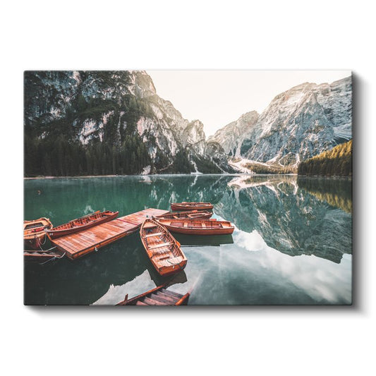 Dağ Gölü - Ahşap Tekneler ve Turkuaz Sular Kanvas Tablo