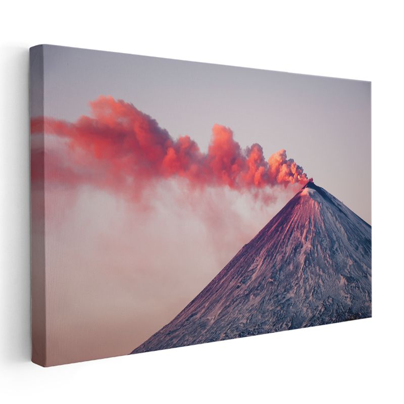 Aktif Yanardağ - Kızıl Dumanlar Saçan Volkanik Güzellik Kanvas Tablo