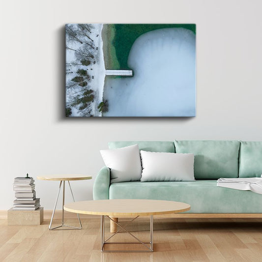 Kış Manzarası - Donmuş Göl ve Karlı Orman Kanvas Tablo