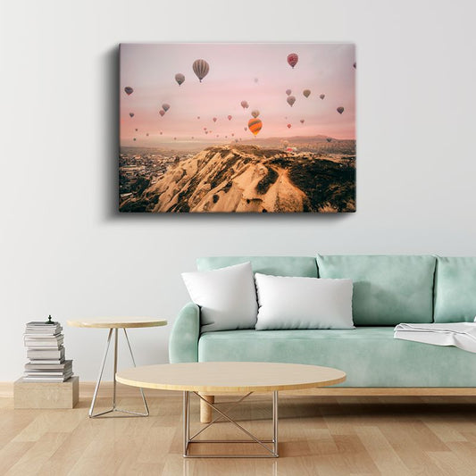 Balonlar Şöleni - Pembe Gökyüzünde Renkli Sıcak Hava Balonları Kanvas Tablo