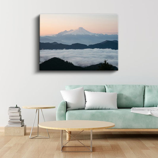 Karlı Zirve - Sis Bulutları Üzerinde Yükselen Dağ Manzarası Kanvas Tablo