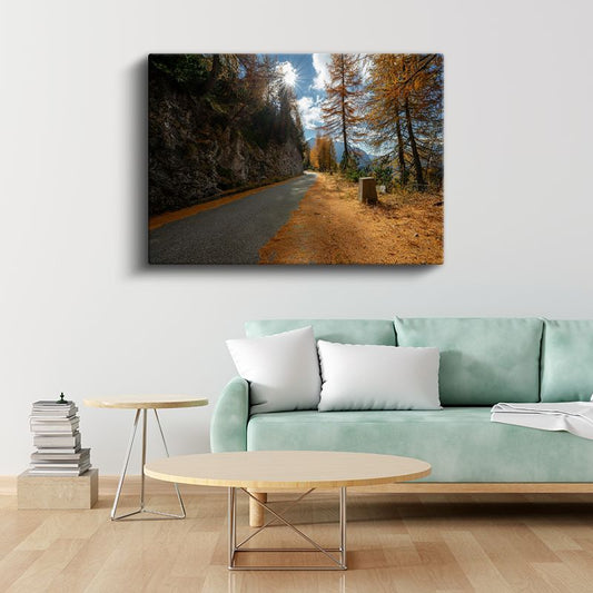 Sonbahar Dağ Yolu - Güneş Işınları Altında Altın Renkli Orman Kanvas Tablo