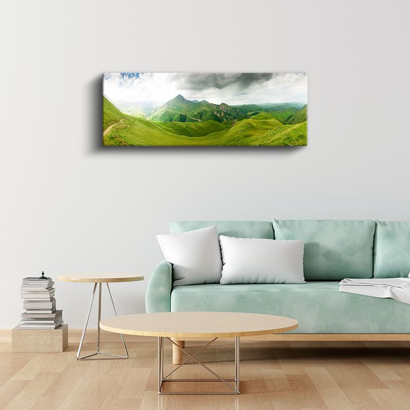 Yeşil Tepeler - Bulutlu Gökyüzü Altında Panoramik Dağ Manzarası Kanvas Tablo