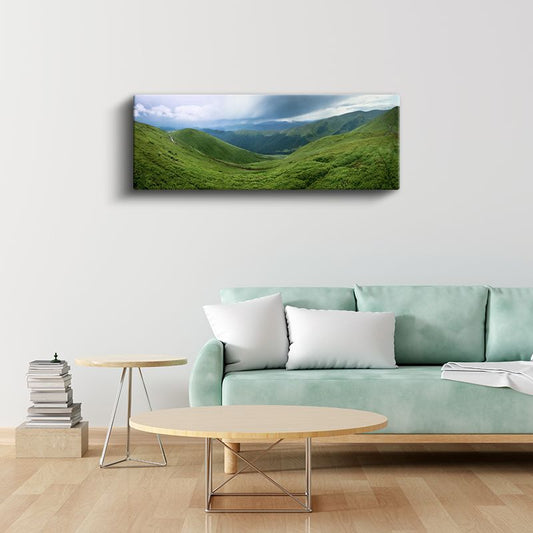 Yeşil Yamaçlar - Bulutlu Gökyüzü Altında Dağ Manzarası Kanvas Tablo