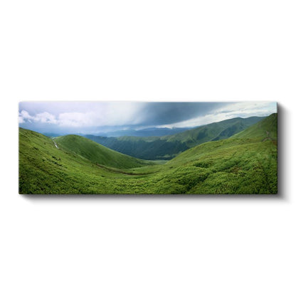 Yeşil Yamaçlar - Bulutlu Gökyüzü Altında Dağ Manzarası Kanvas Tablo