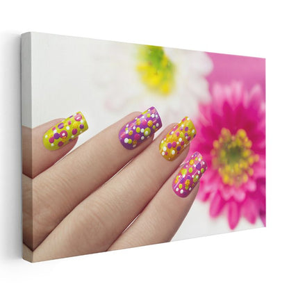 Tırnak Tasarımcısı - Renkli Nokta Desenleri Kanvas Tablo