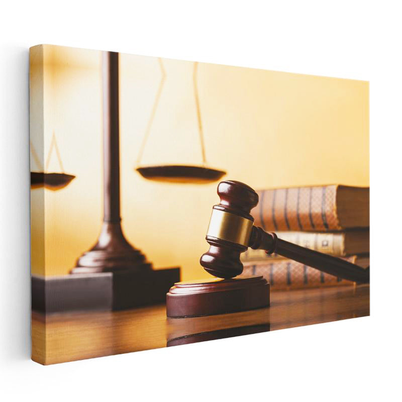 Yatay Kanvas Tablo Tokmak Ve Arka Planda Terazi Avukat Tablosu Ev Ofis Duvar Dekoru