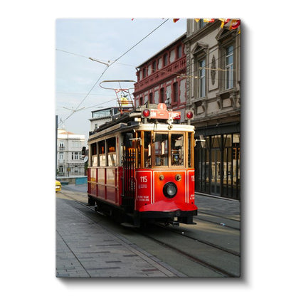 Nostaljik Tramvay - Şehir Merkezinde Kırmızı Tramvay Kanvas Tablo