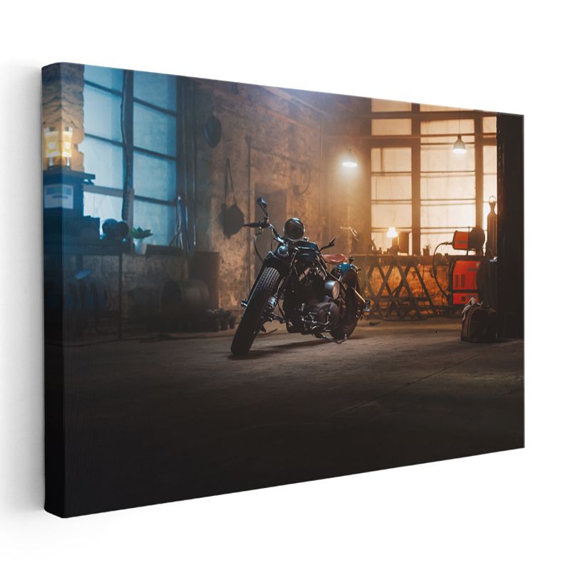 Vintage Motosiklet - Atölye Işığında Klasik Tasarım Kanvas Tablo