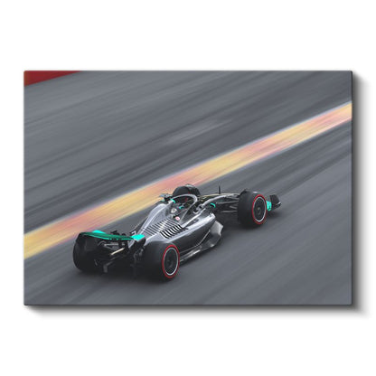 Mercedes F1 - Pistte Hız Yapan Yarış Otomobili Kanvas Tablo