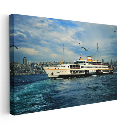 İstanbul Boğazı Vapuru - Şehrin Simgesi Deniz Taşıtı Kanvas Tablo