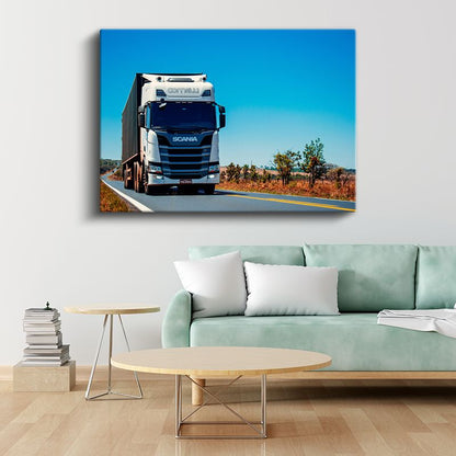 Scania Tır - Açık Yolda İlerleyen Beyaz Kamyon Kanvas Tablo