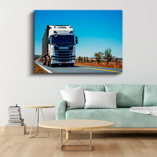 Scania Tır - Açık Yolda İlerleyen Beyaz Kamyon Kanvas Tablo