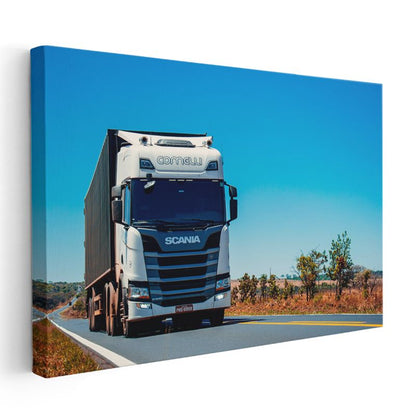 Scania Tır - Açık Yolda İlerleyen Beyaz Kamyon Kanvas Tablo