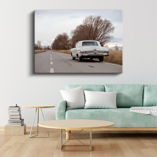 Chrysler Imperial - Kırsal Yolda Nostaljik Beyaz Sedan Kanvas Tablo