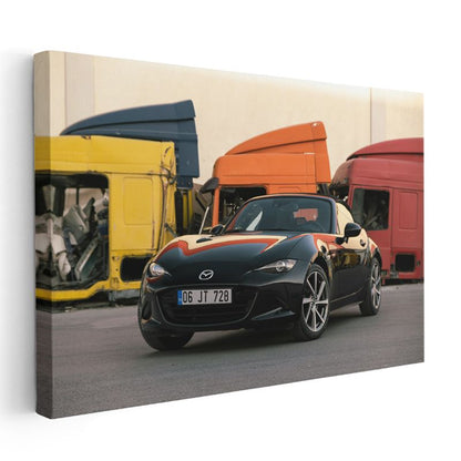 Mazda MX-5 Miata - Renkli Kamyonlar Önünde Roadster Kanvas Tablo