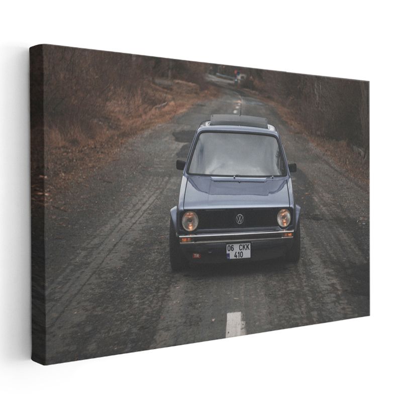 Volkswagen Golf - Sonbahar Yolunda Klasik Hatchback Kanvas Tablo