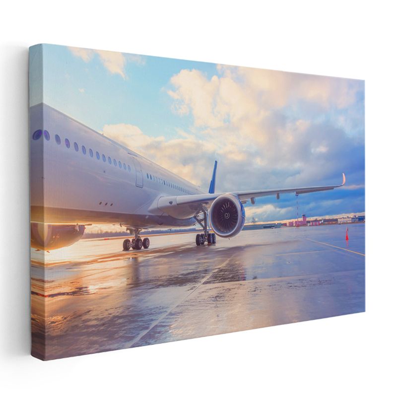 Yolcu Uçağı - Gün Batımında Pist Üzerinde Kanvas Tablo