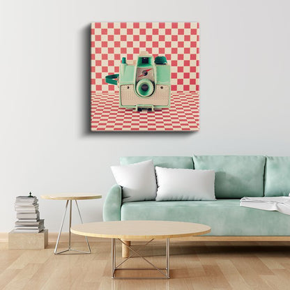 Mint Yeşili Fotoğraf Makinesi - Retro Kareli Fonda Nostaljik Ekipman Kanvas Tablo