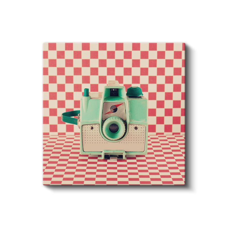 Mint Yeşili Fotoğraf Makinesi - Retro Kareli Fonda Nostaljik Ekipman Kanvas Tablo