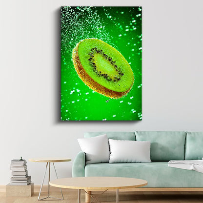Taze Kivi Dilimi - Yeşil Suda Serinletici Meyve Kanvas Tablo